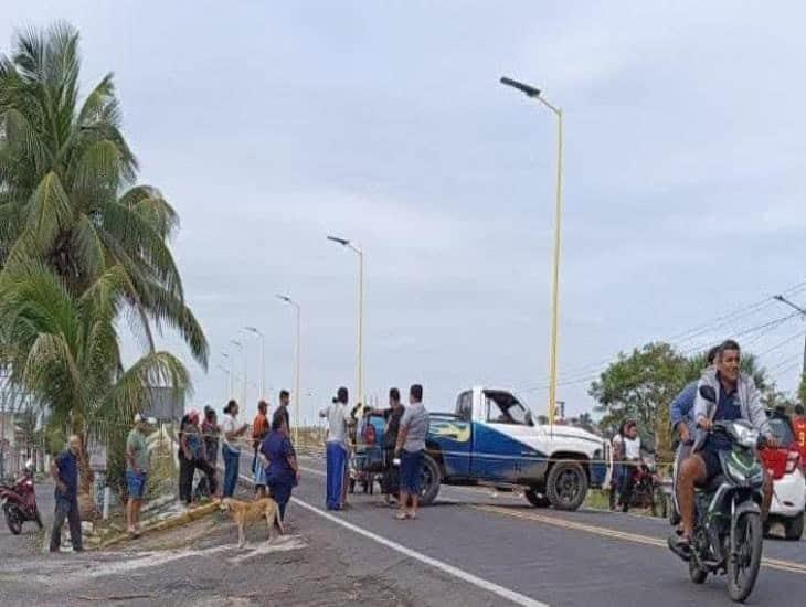 Por falta de energía ciudadanos de Alvarado bloquean carretera