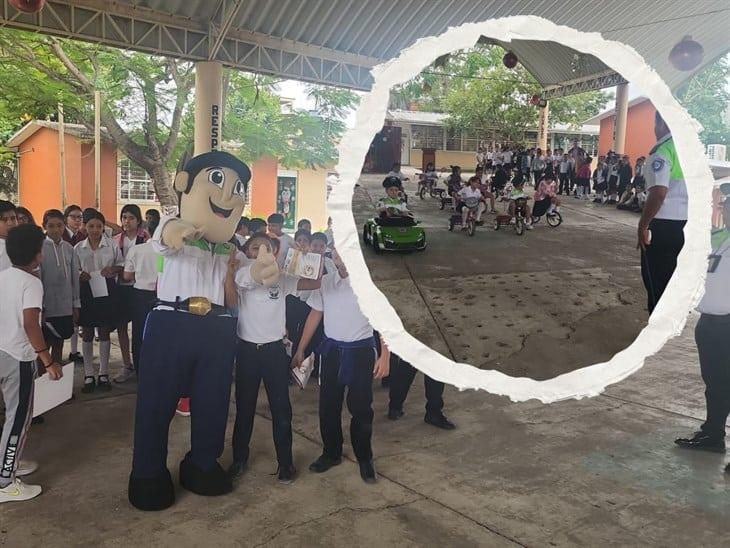 Llevan pláticas de seguridad vial a escuelas de Poza Rica y Coatzintla