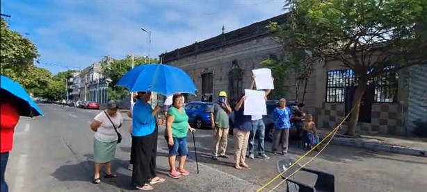 Bloquean avenida 20 de noviembre en Veracruz por falta de luz | VIDEO