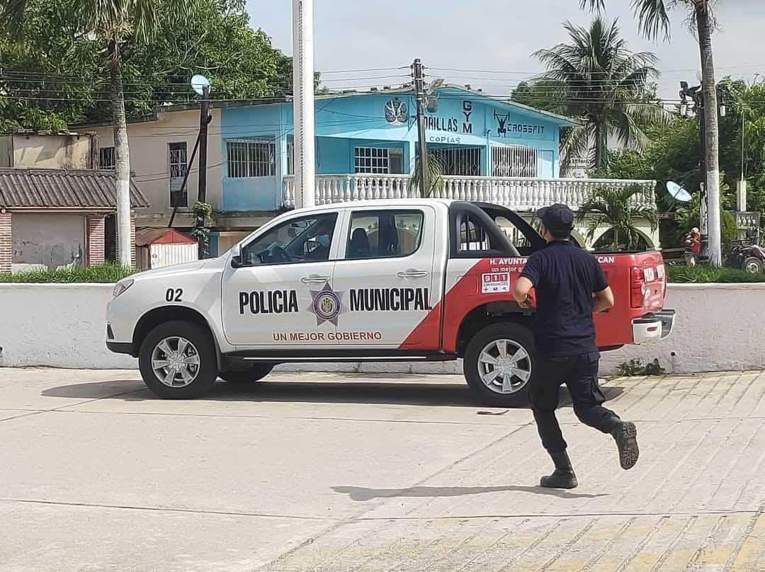 Ladrón encapuchado merodea en rincones de Villa Cuichapa; exigen detenerlo