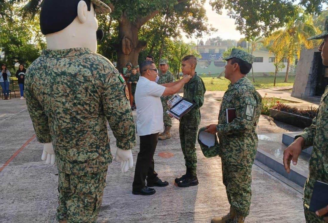 Sedena convirtió a José Miguel Gamboa en soldado honorario en emotiva ceremonia