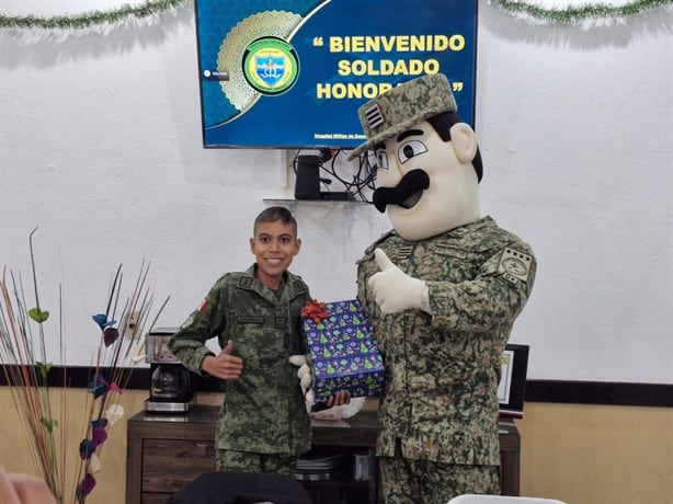 Sedena convirtió a José Miguel Gamboa en soldado honorario en emotiva ceremonia