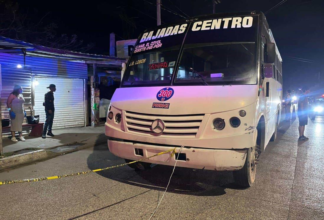 Camión de pasajeros atropella y arrastra a un hombre en colonia de Veracruz | VIDEO