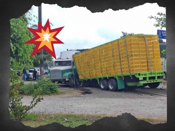 Chocan tráileres sobre la carretera Córdoba-Veracruz; un conductor herido