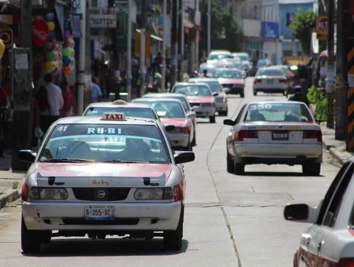 Taxistas en Agua Dulce encaran caída de clientela y temen alza en costos