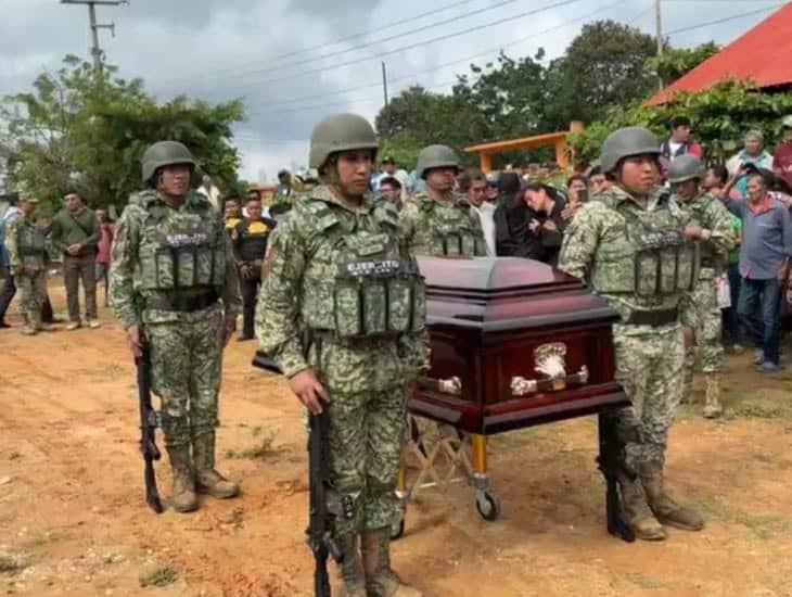 Hidalgotitlan: Rinden homenaje a capitán del Ejército Mexicano tras ser encontrado sin vida