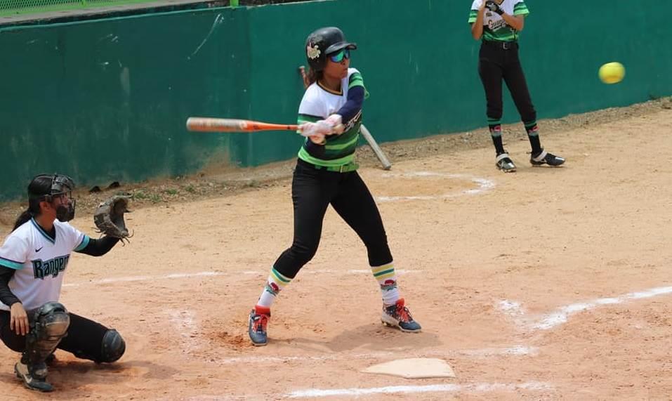 Disputan Juego de Estrellas en la Liga Dominical de Softbol Femenil del Casino Petrolero