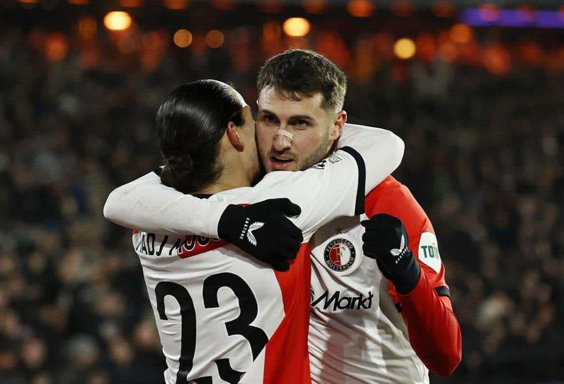 Realiza Santiago Giménez hat trick en Holanda