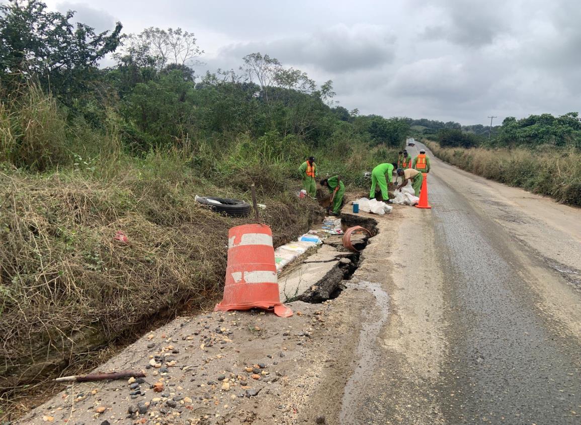 Inician reparación por socavón en la carretera Sayula-Ciudad Alemán