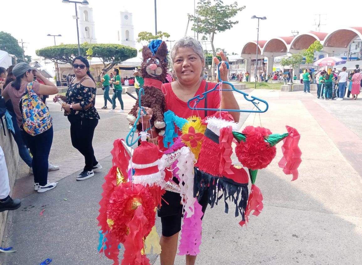 La historia de una emprendedora de piñatas en Cosoleacaque