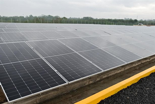 Rocío Nahle supervisa los trabajos de la planta solar de Pánuco