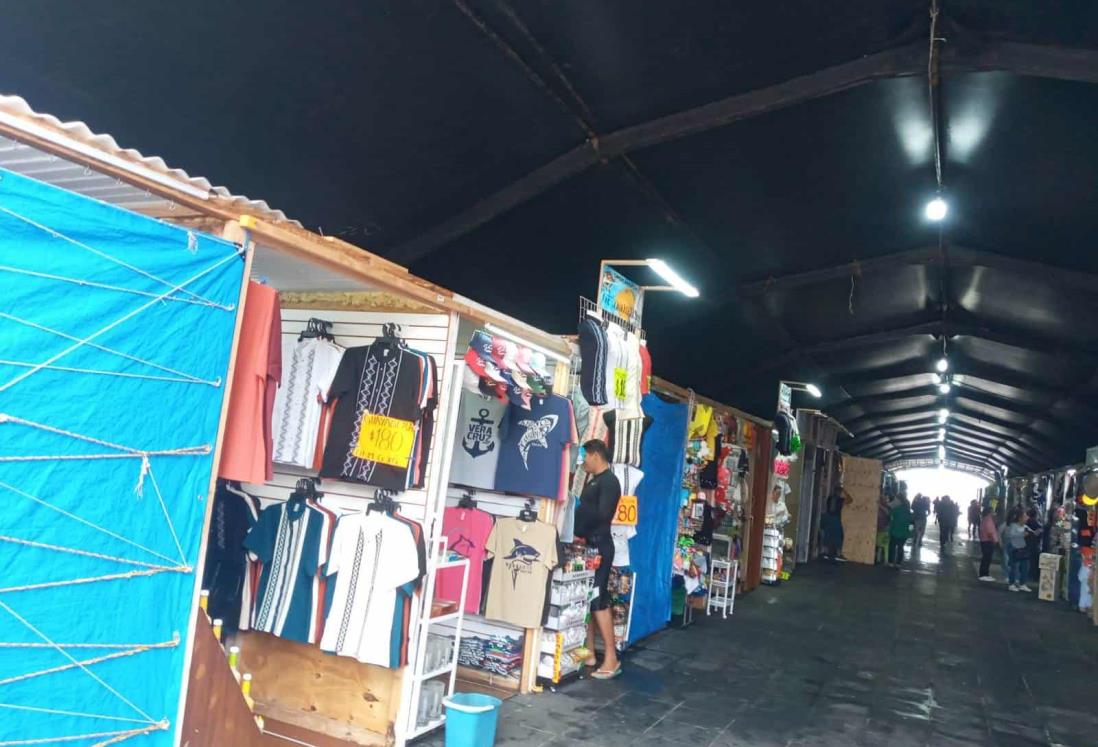 Locatarios de mercado de artesanías de Veracruz podrían volver en enero a sus espacios originales