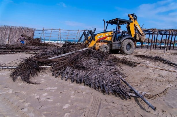 Voraz incendio consume cerca de 100 palapas en playas de Tuxpan