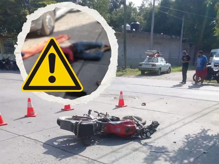 ¡No llevaba casco! Motociclista se accidenta en Tierra Blanca y termina inconsciente