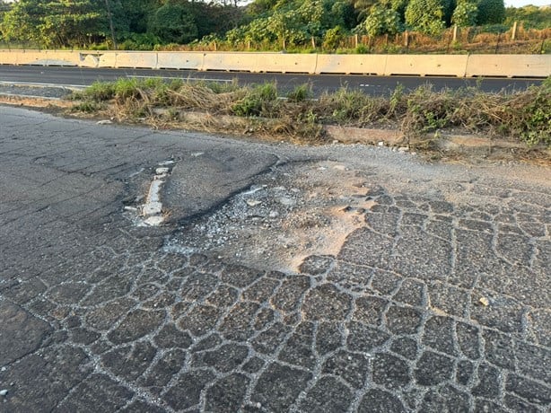 Se forman mega baches en calles del Infonavit Río Medio 2, en Veracruz