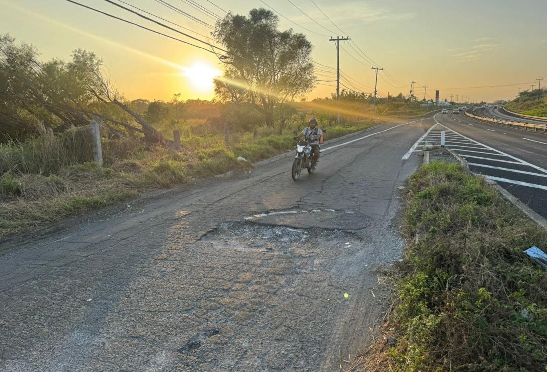 Se forman mega baches en calles del Infonavit Río Medio 2, en Veracruz