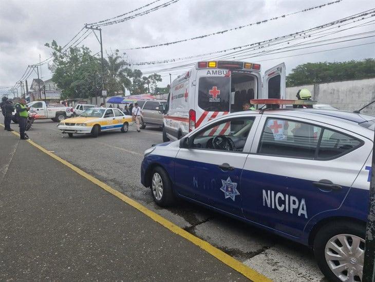 Accidente en Plaza Crystal de Córdoba deja un motociclista severamente lesionado