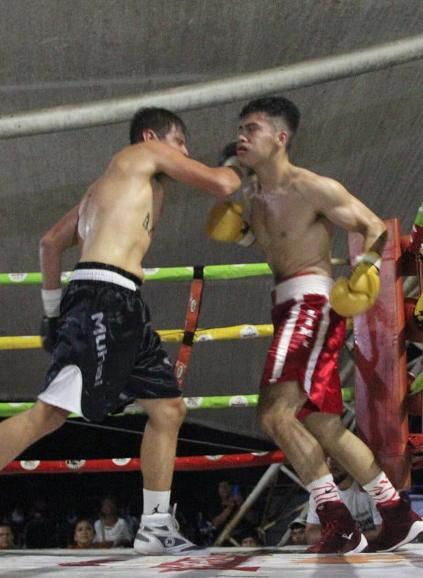 Emocionante función Colgando los Guantes con grandes combates