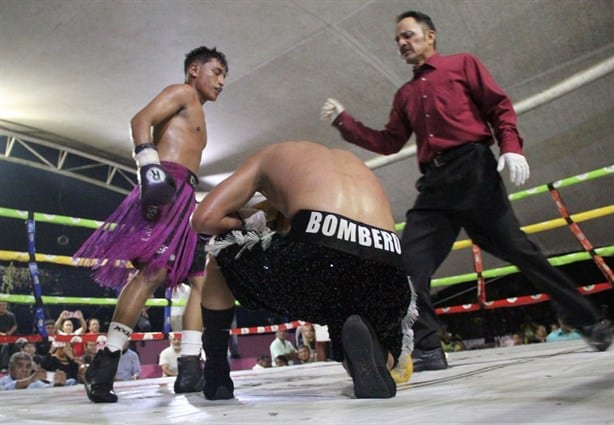 Emocionante función Colgando los Guantes con grandes combates