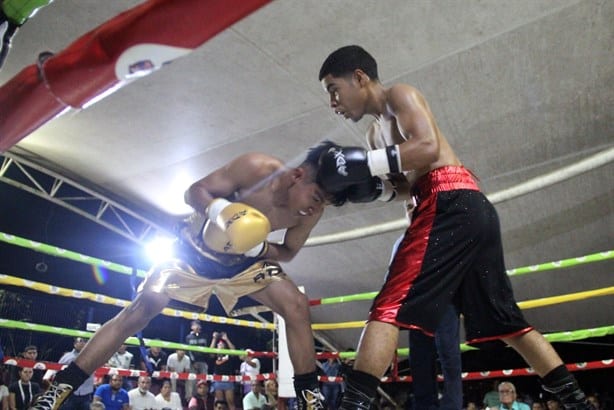 Emocionante función Colgando los Guantes con grandes combates