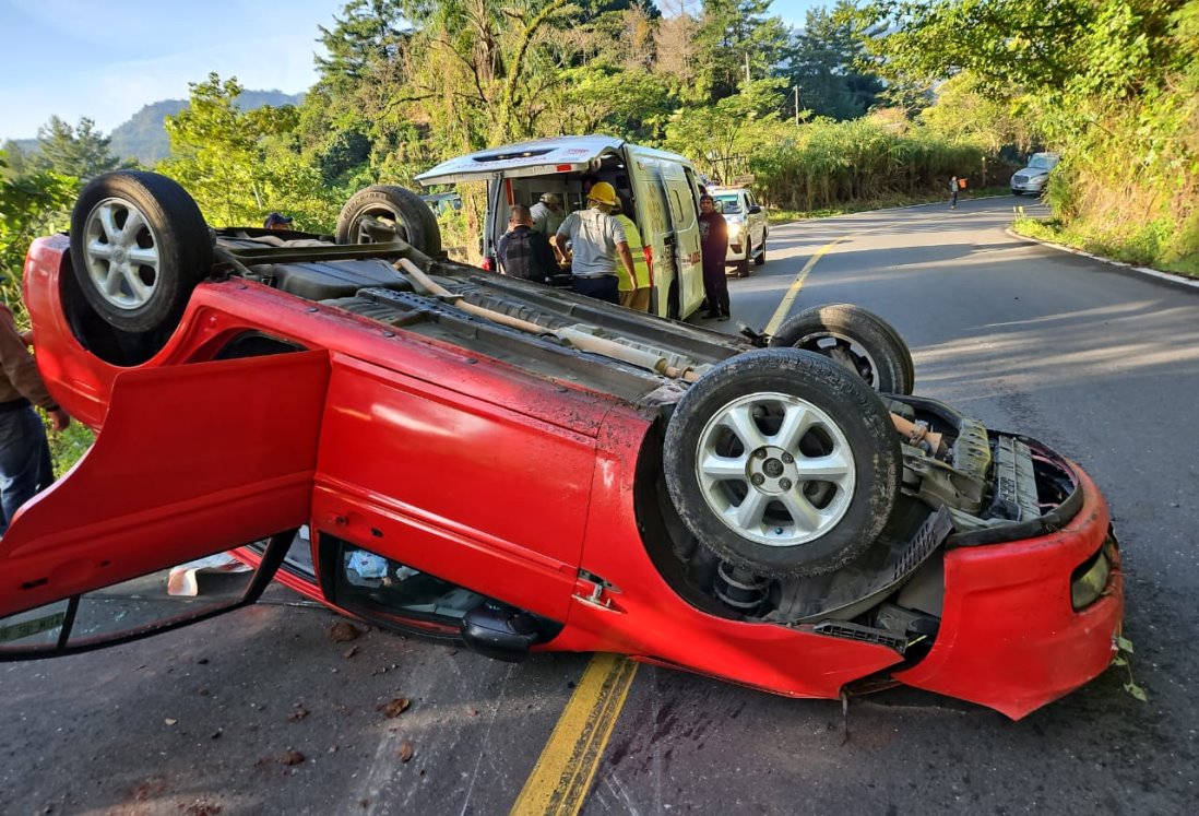 Seis lesionados tras volcadura en carretera Tlapacoyan-Atzalan