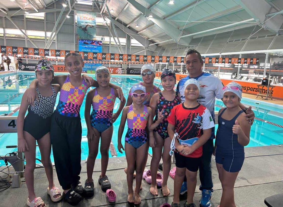 Atletas nanchitecos obtuvieron medallas en competencias de natación a nivel estatal