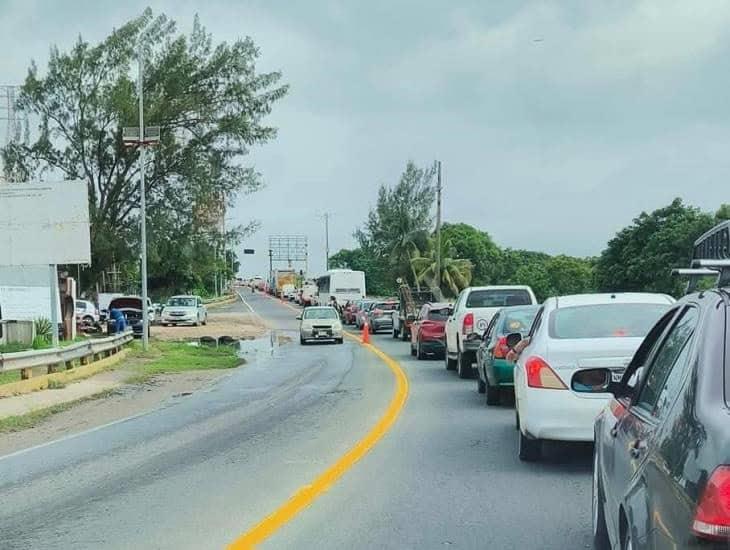 Tráfico lento en la carretera Coatzacoalcos-Villahermosa por trabajos de reparación