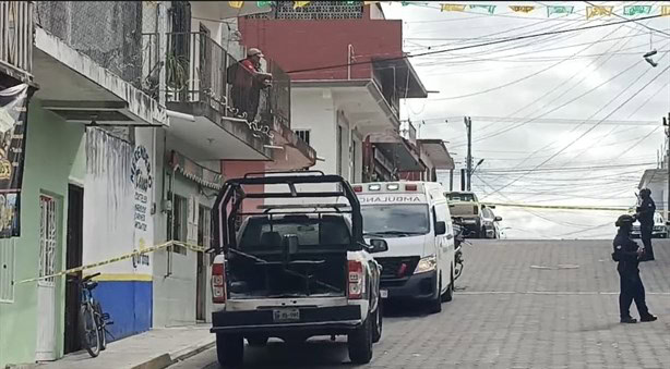 Movilización policial por hallazgo de cadáver en tinaco en Tlapacoyan