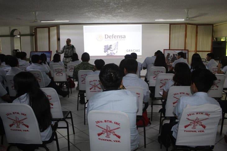 Fuerzas Armadas inculcan Jornada por la Paz a estudiantes de Tuxpan