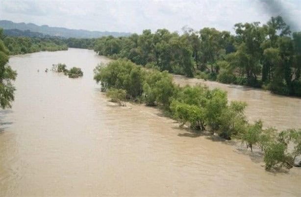 ¿Por qué es importante no cruzar corrientes crecidas en temporada invernal?