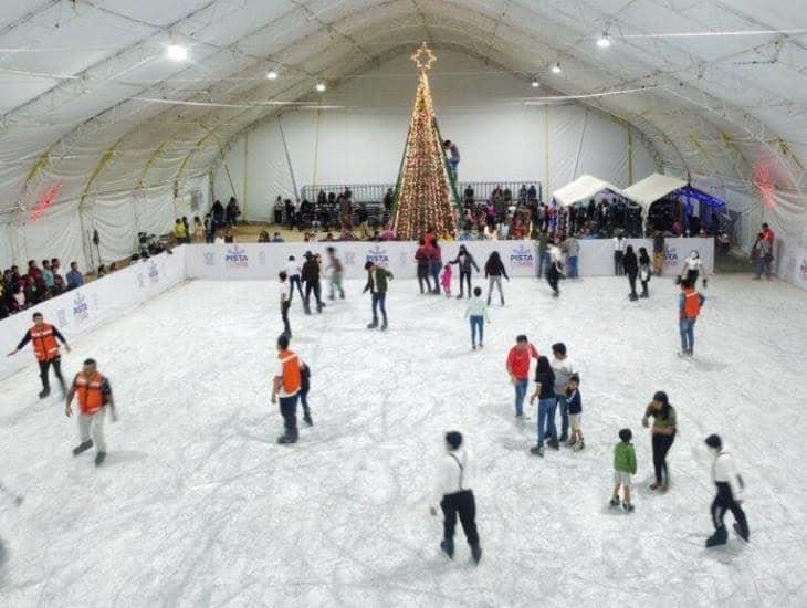 Inauguración de pista de hielo fortalece la magia de la Navidad en Cosoleacaque