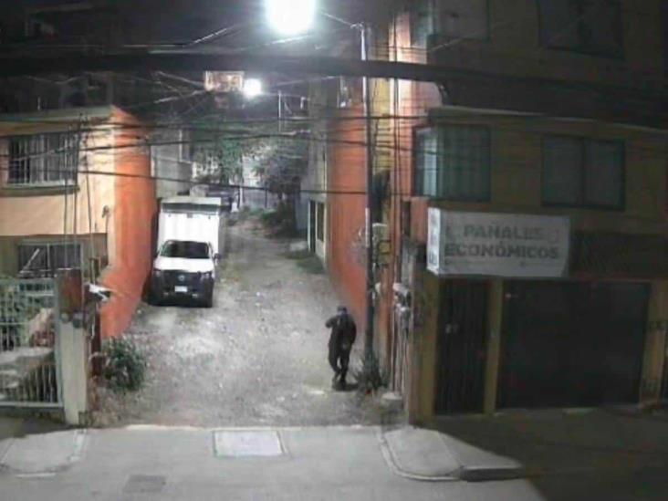 Ladrones trepan en poste de luz para entrar a los departamentos en Xalapa (+VIDEO)