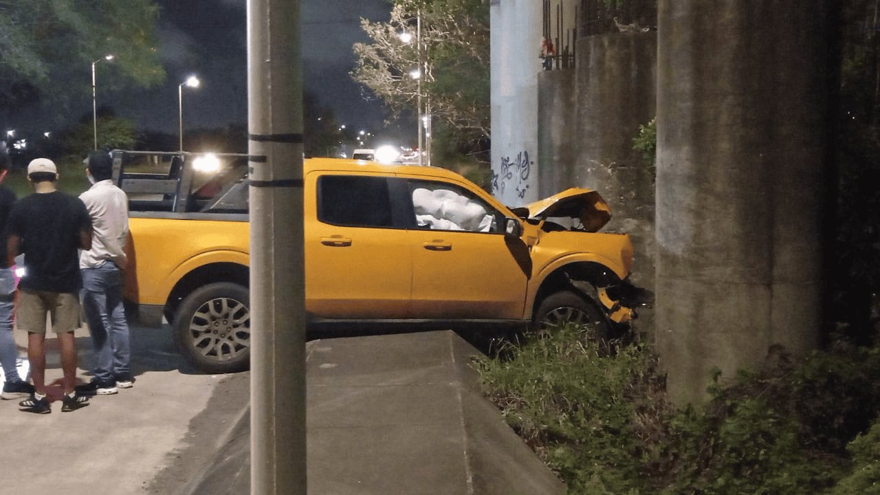 Camioneta termina como pérdida total tras accidente en Nuevo Veracruz