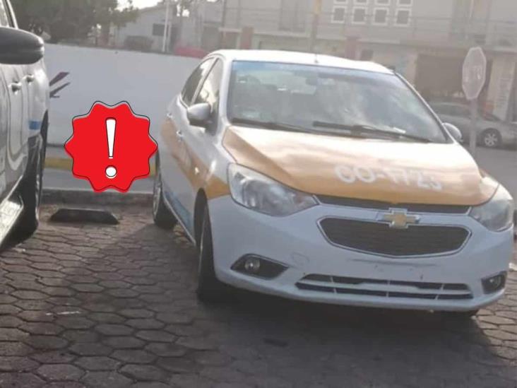 Abandonan taxi de Córdoba en Cuitláhuac; desconocen paradero del operador