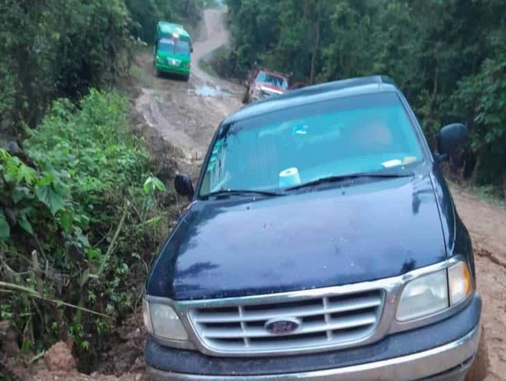 Habitantes de comunidades rurales corren riesgo de quedar incomunicados por carretera intransitable