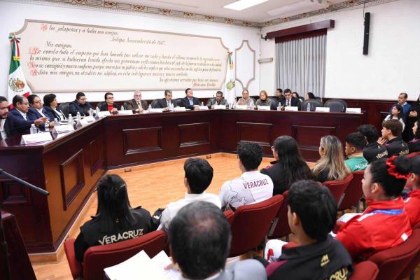 Reconoce Cabildo a deportistas y entrenadores xalapeños