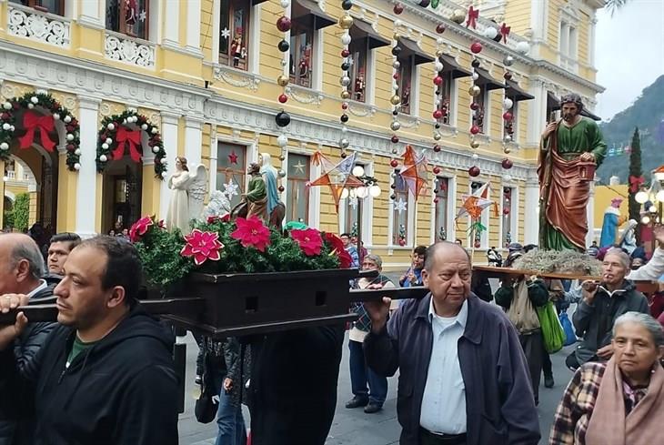 Con procesión, celebran la tradicional posada navideña en Orizaba