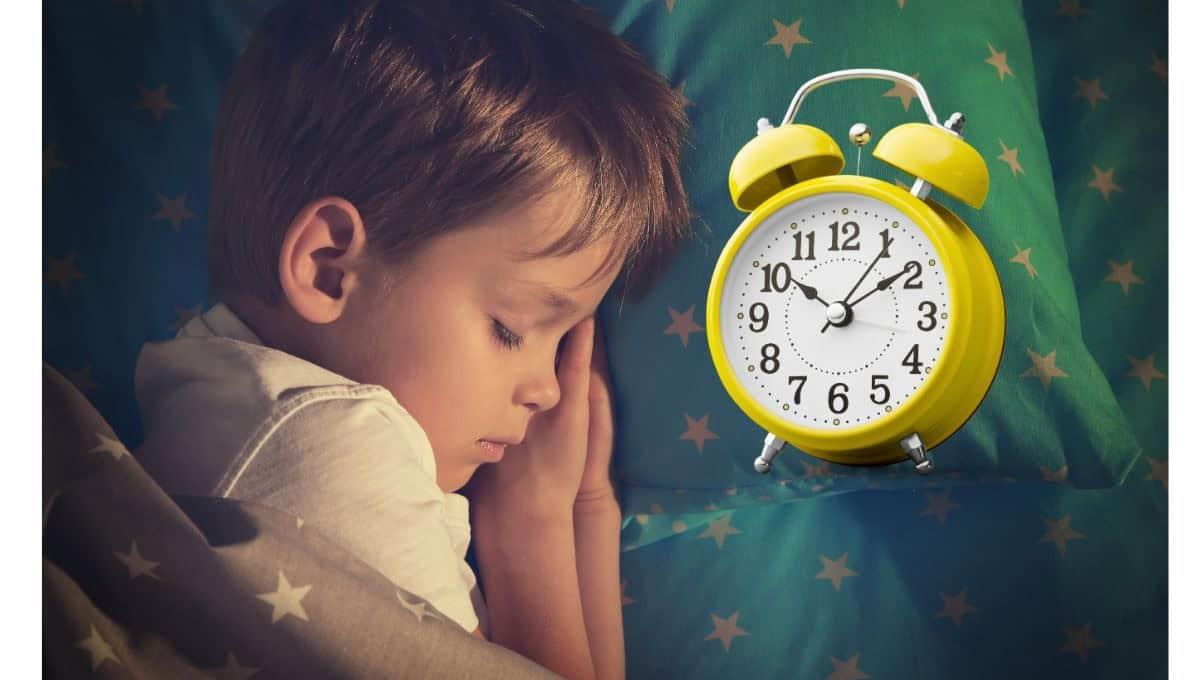 ¿Qué es el jetlag social que pueden sufrir los niños en vacaciones?