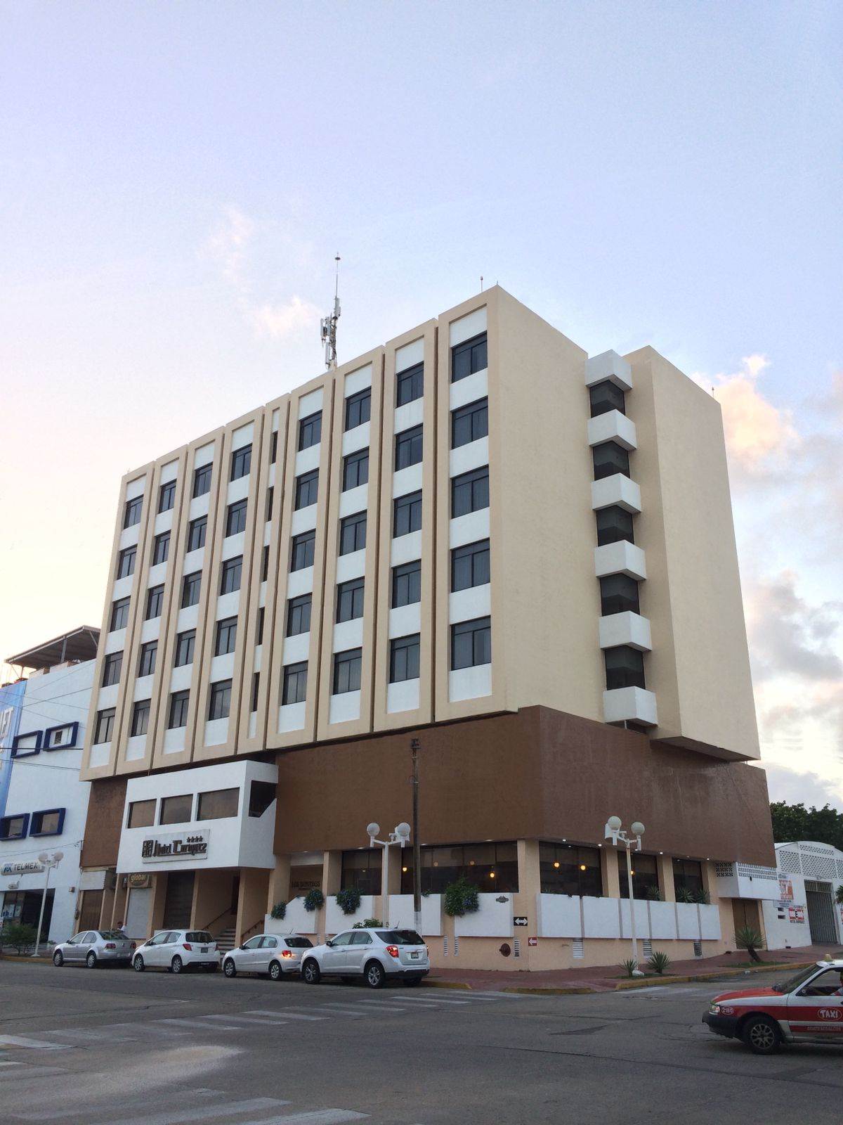 Hotel Enríquez inicia instalación de elevador de última generación