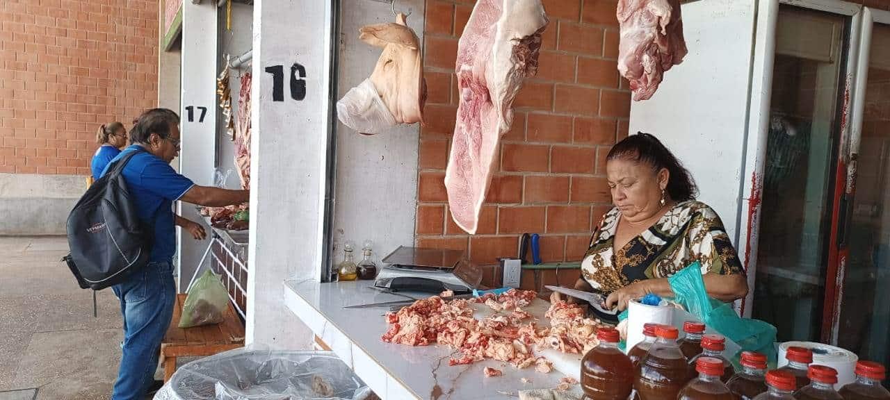 En plenas fiestas decembrinas: Se desploma venta de carne de cerdo en mercado "Rafael Hernández Ochoa"