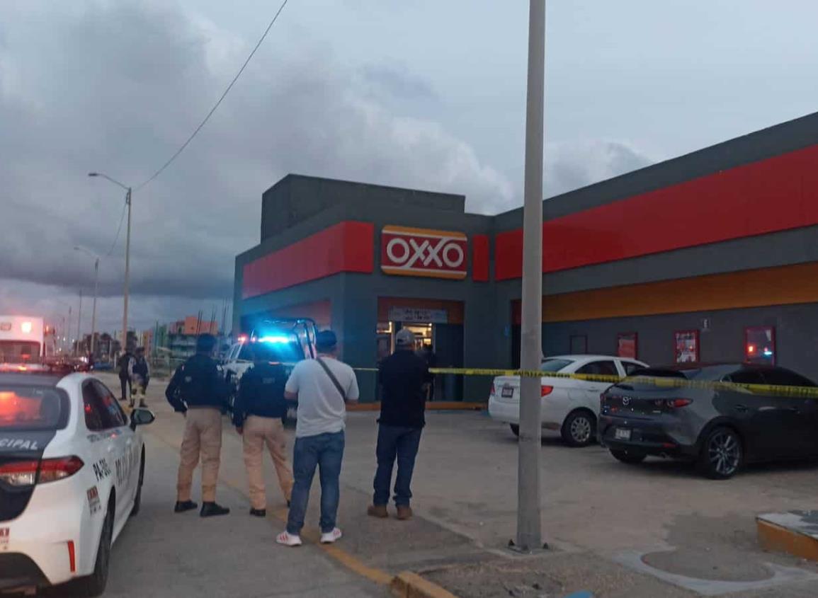 Privan de la vida a joven al interior de un Oxxo en Coatzacoalcos