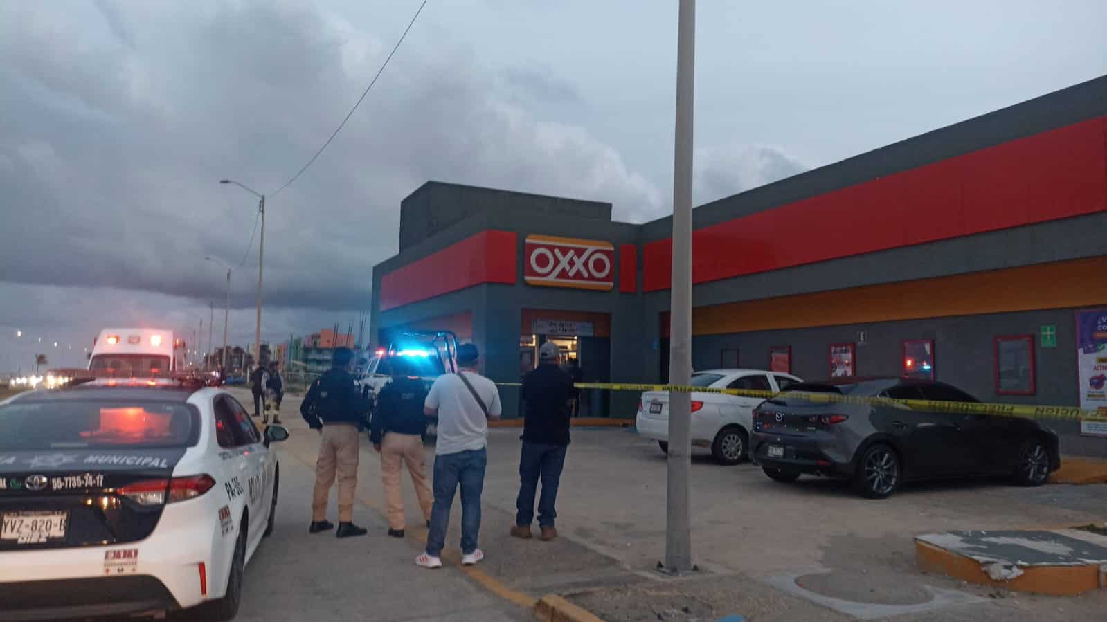 Privan de la vida a joven al interior de un Oxxo en Coatzacoalcos