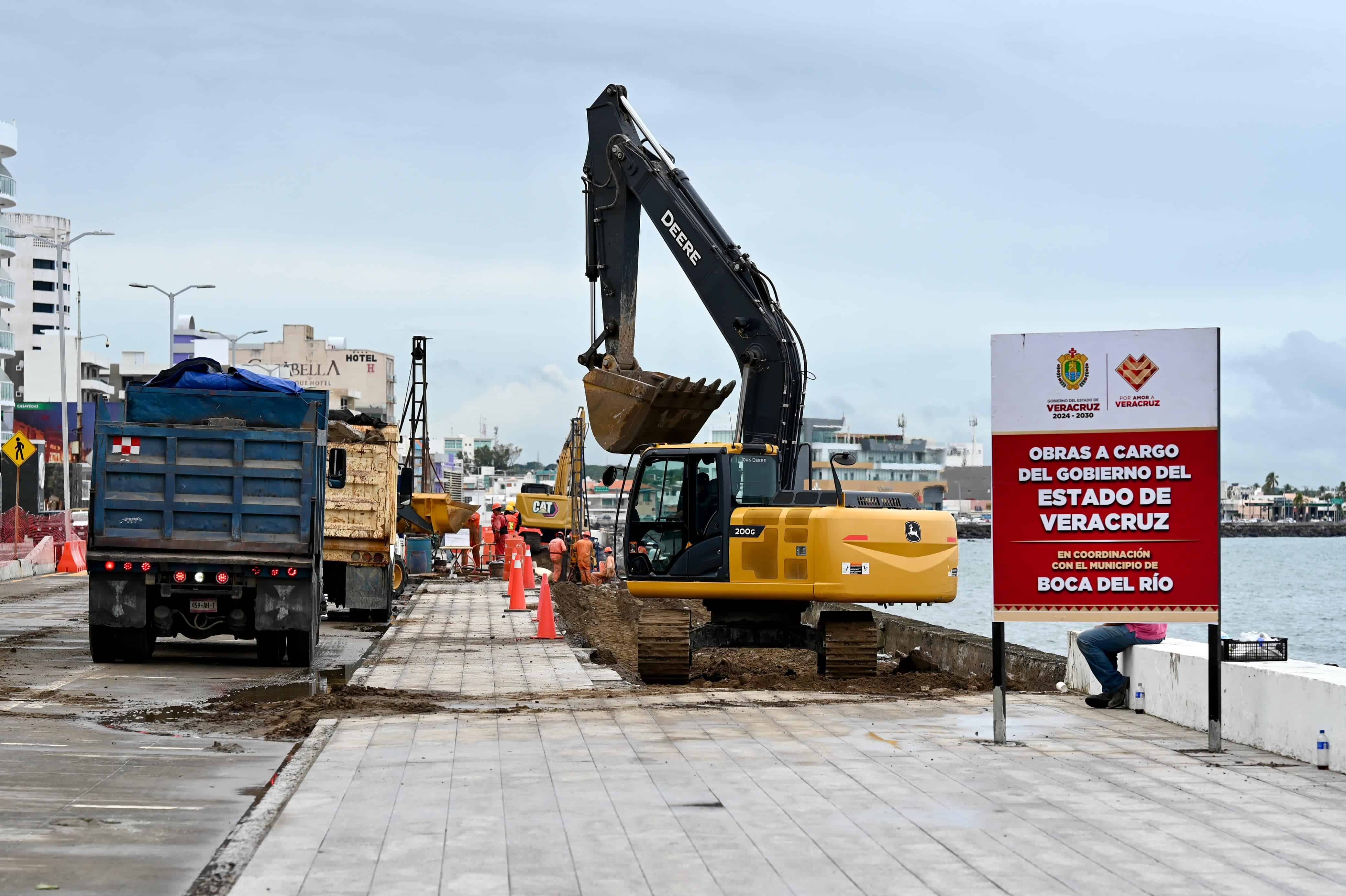 Demuelen tramo del bulevar de Boca del Río; avanzan trabajos de reparación tras socavón