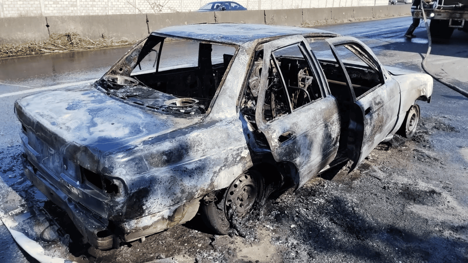 Vehículo se incendia en carretera Córdoba-Paso del Toro; familia logra salvarse