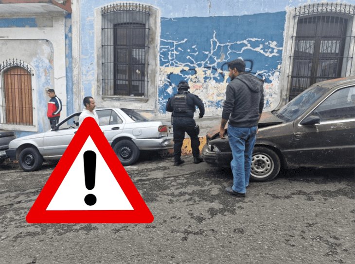 ¡Se quedó sin frenos! auto se impacta contra otros dos coches en el centro de Córdoba