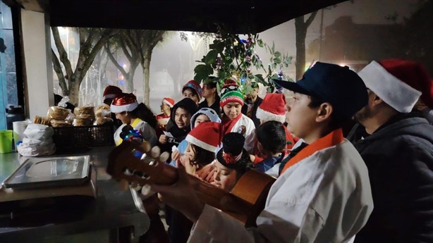 ¿Ya saliste a la rama?; escuelas en Xalapa se unen a la tradición