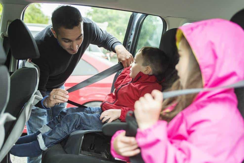 ¿Por qué es importante que al salir de vacaciones decembrinas los niños estén en asientos traseros?