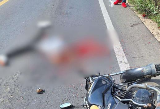 Escandalosa muerte de motociclista en carretera Cosoleacaque Jáltipan