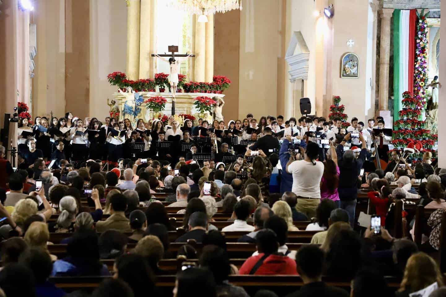 Realizan concierto navideño en la Catedral de Veracruz