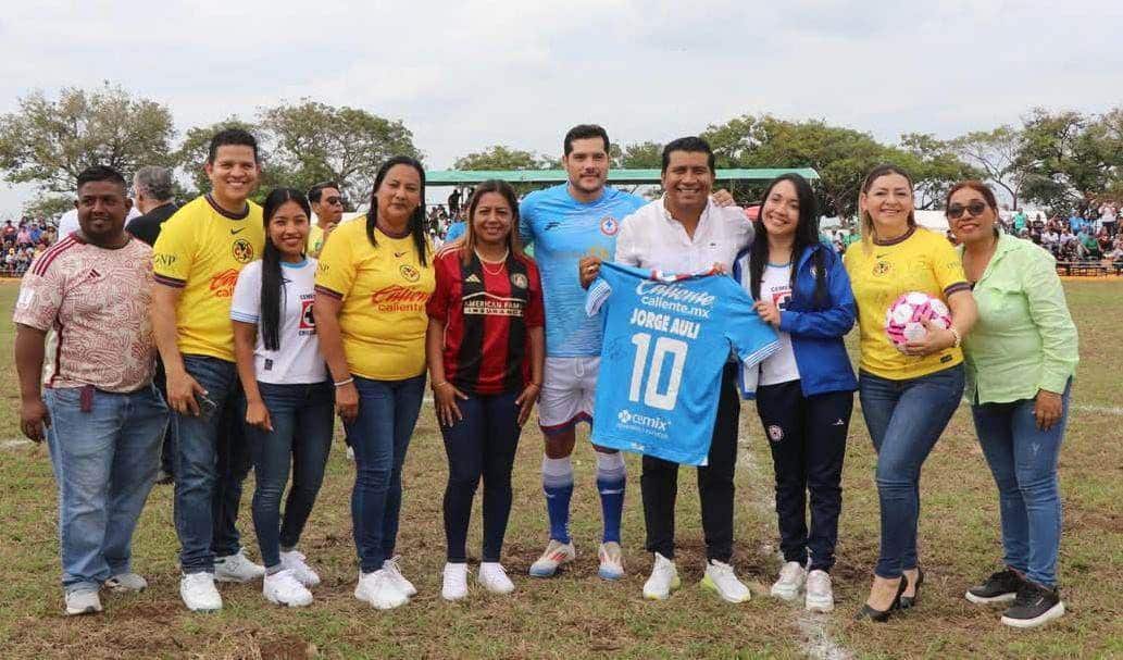 Rinden homenaje a destacado profesor de José Azueta que murió a días de ser alcalde